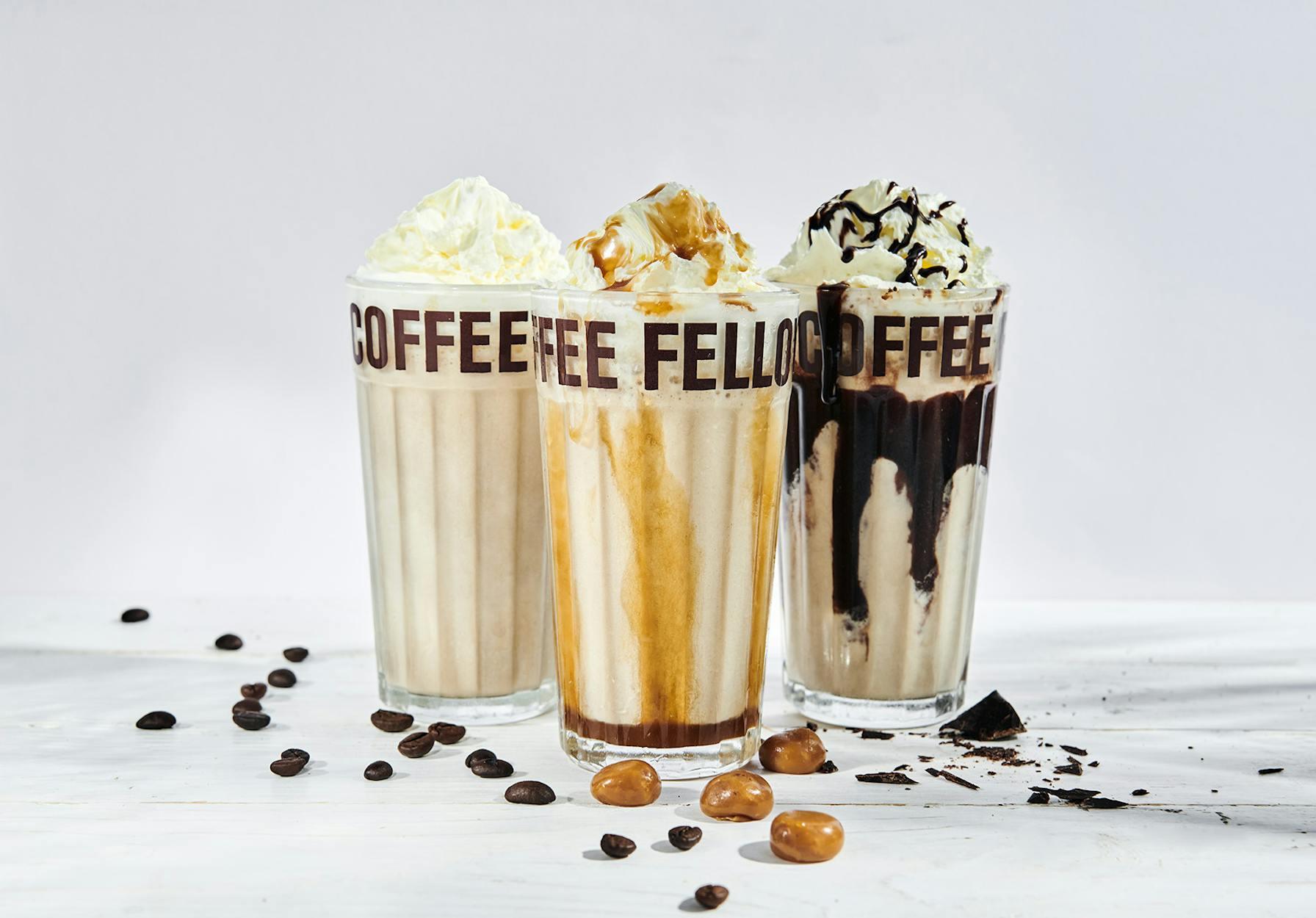 Drei verschiedene Frappiatos in Coffee Fellows Gläsern